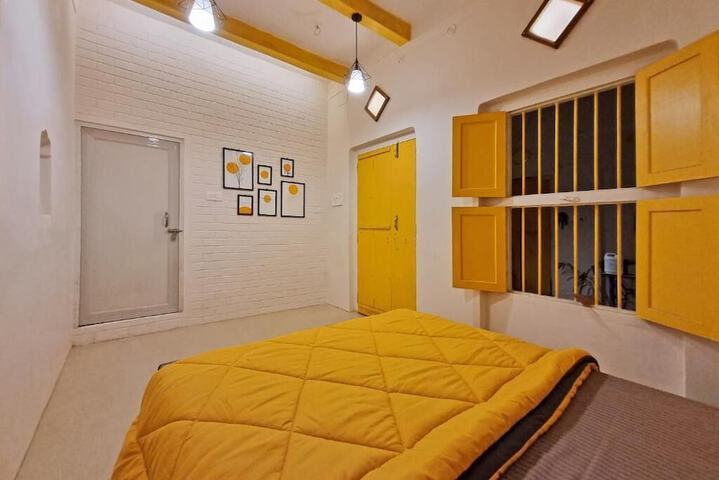 Room 2 of 9