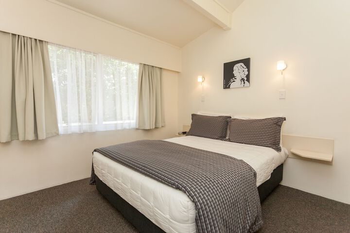 Room 9 of 27