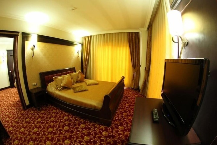 Room 10 of 39