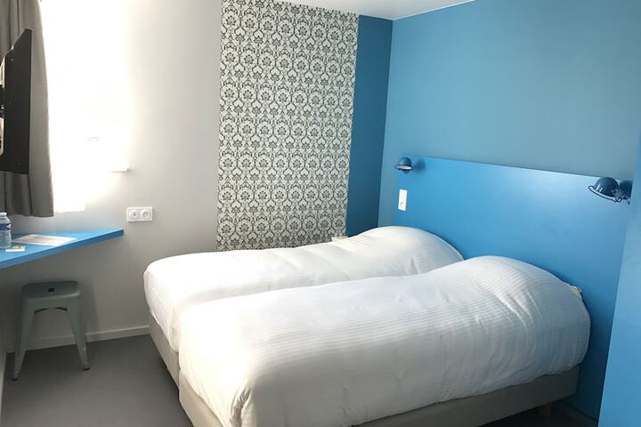 Room 6 of 32