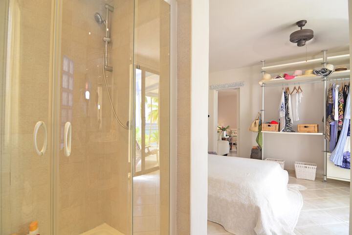 Room 14 of 53