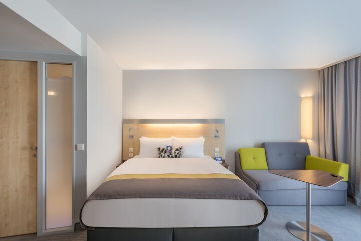 Room 6 of 39