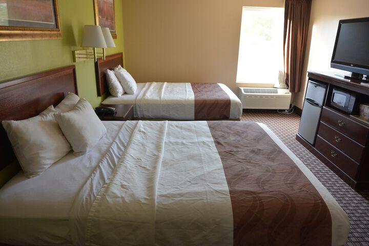 2 Queen Beds (8 of 11)