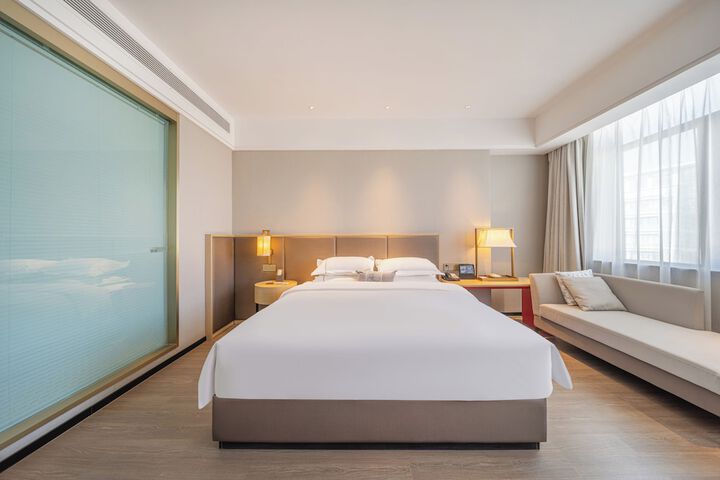 Room 7 of 8