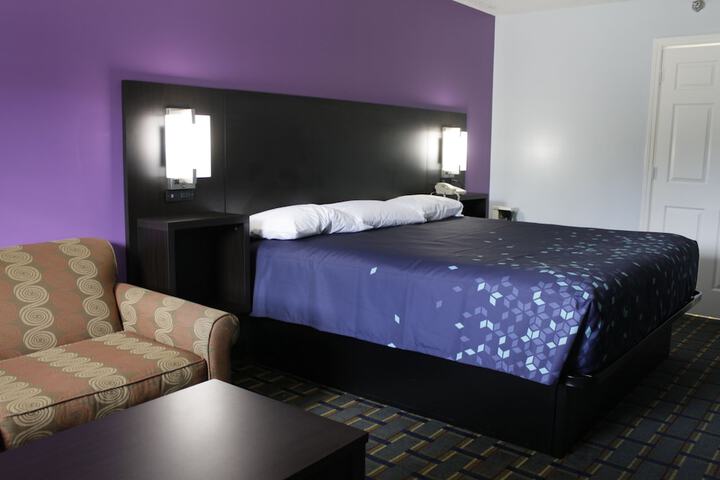 Room 6 of 30