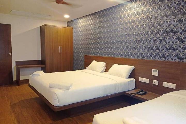 Room 9 of 33