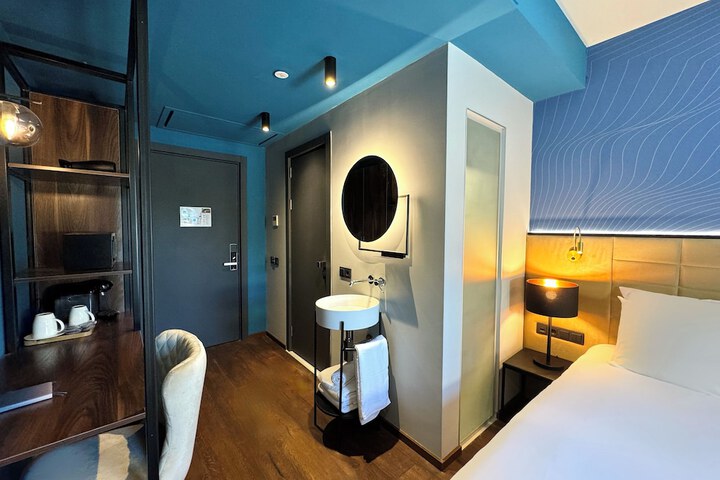 Room 22 of 104
