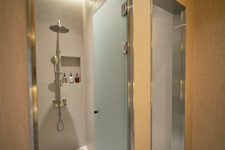 Room 211 of 224