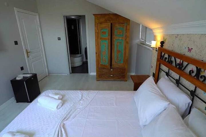 Room 4 of 19