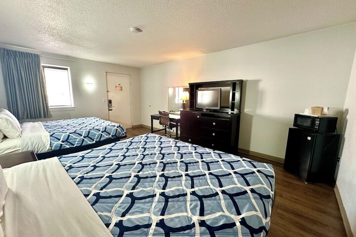 1 King Bed (11 of 13)