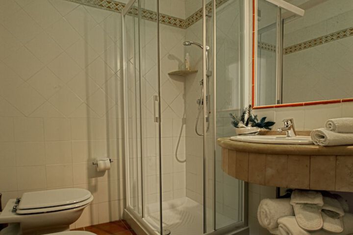 Room 16 of 50