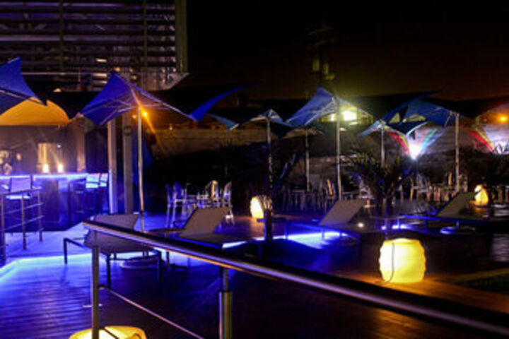 Lounge 11 of 17