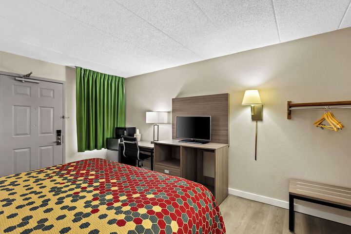 1 King Bed (1 of 19)