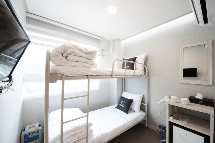 Room 15 of 34