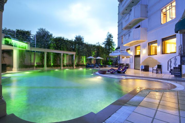 Pools & Facilities