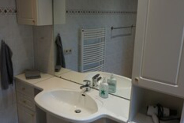 Room 12 of 121