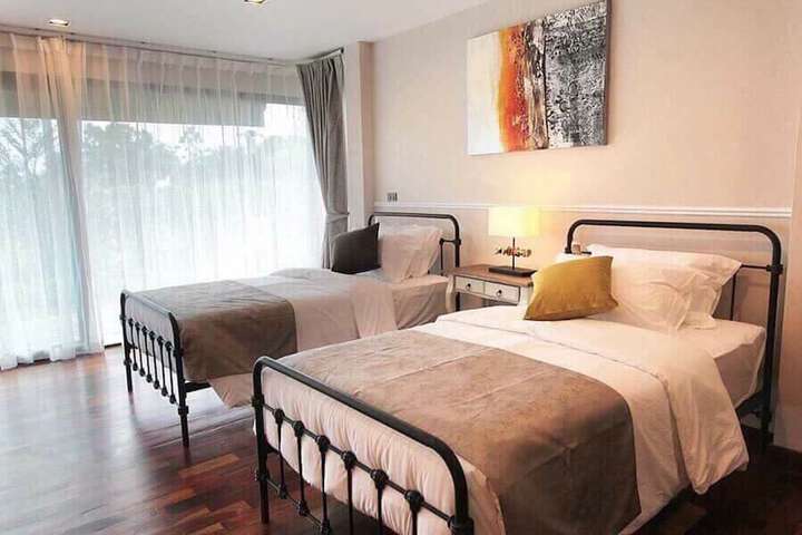 Room 20 of 33