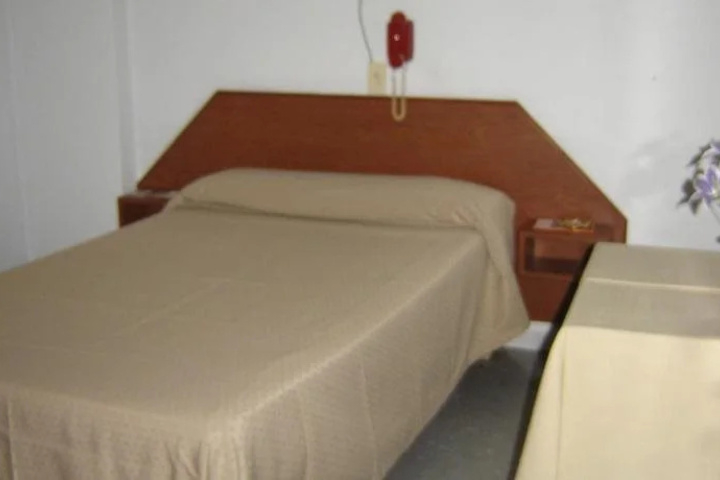 Room 6 of 14