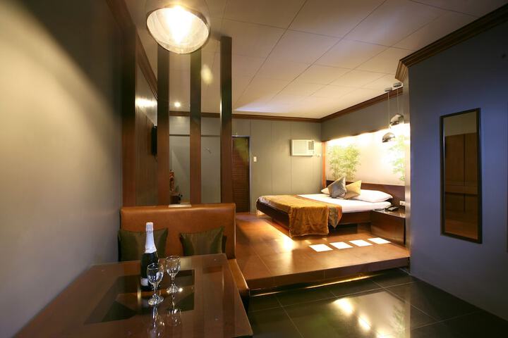 Room 17 of 34