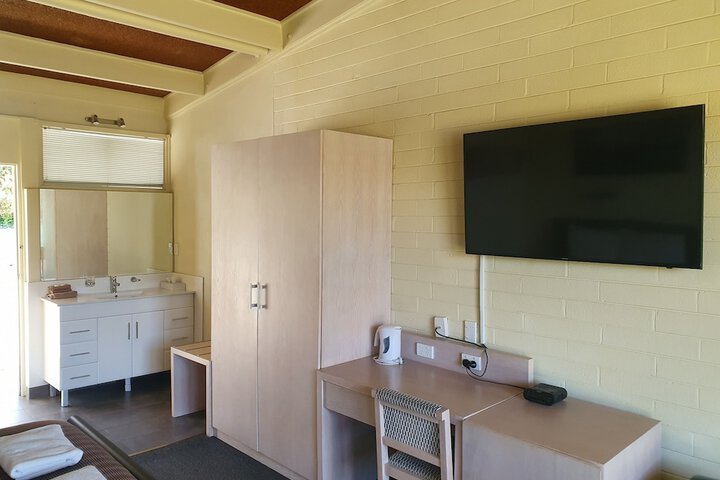 Room 6 of 63