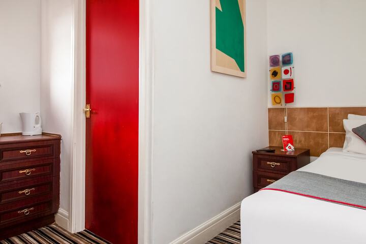 Room 6 of 21