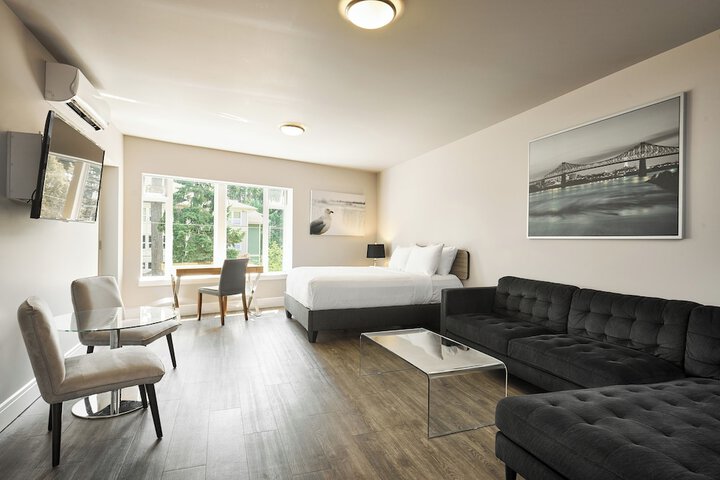 Room 4 of 34