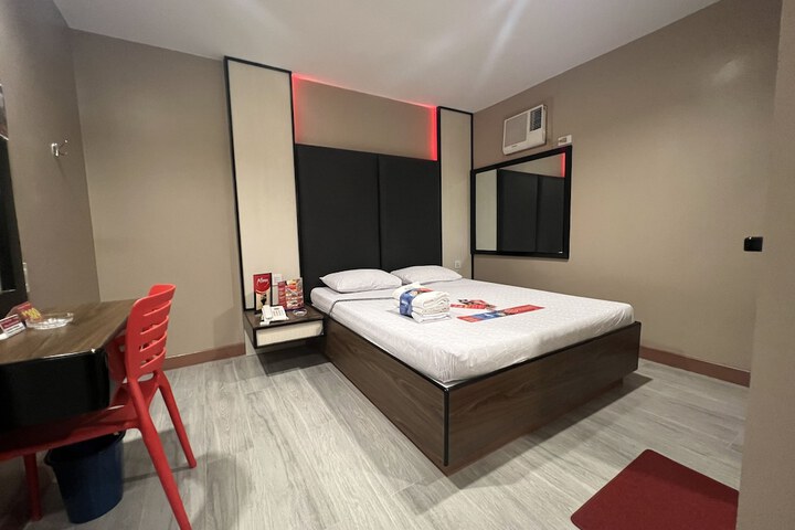 Room 12 of 28