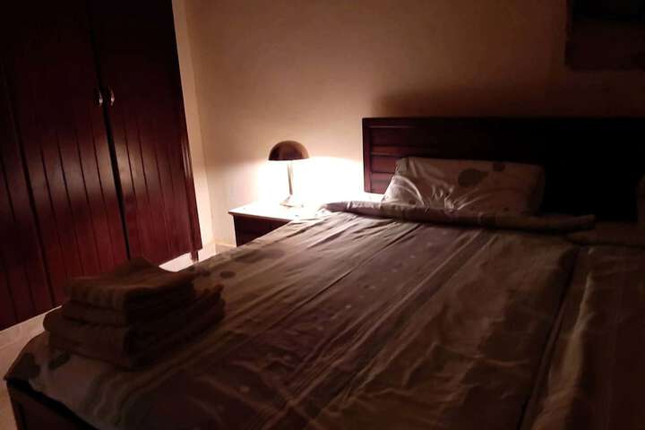 Room 4 of 107