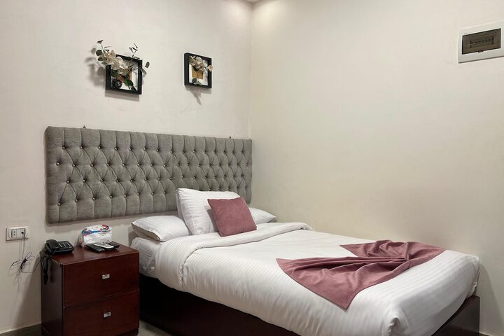 Room 17 of 36