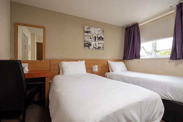 Room 9 of 32