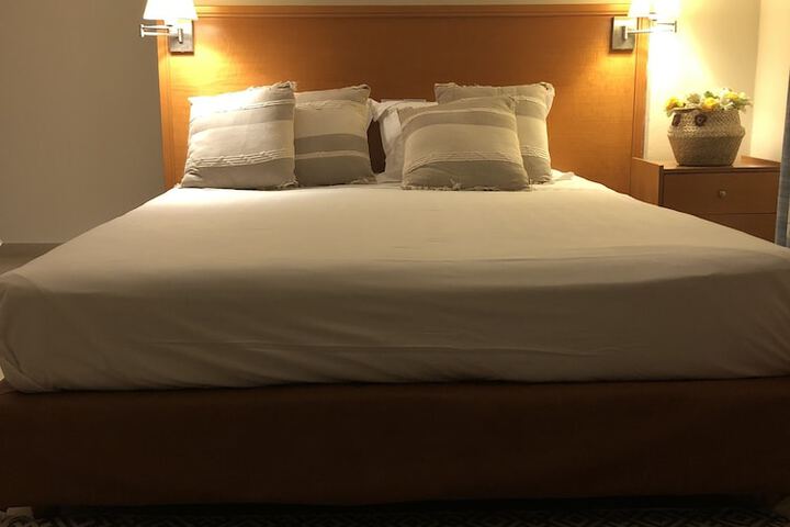Room 11 of 30