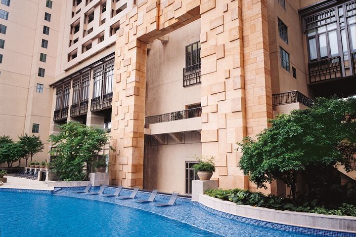 Hotel Pool