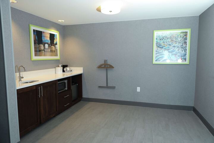 1 King with Sofa Bed Microwave, Refrigerator (7 of 29)