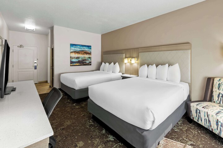 2 Queen Beds Pillow Top Mattress Refrigerator High Speed Internet Accessible Full Breakfast (5 of 12)