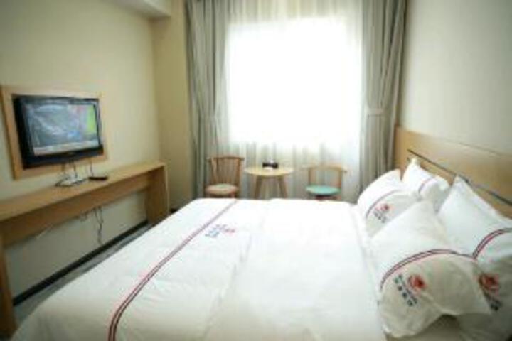 Room 11 of 13