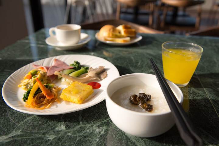 Breakfast/Coffee Service 79 of 96