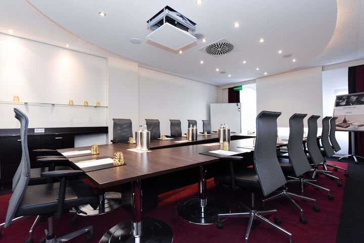 Business Center 136 of 145