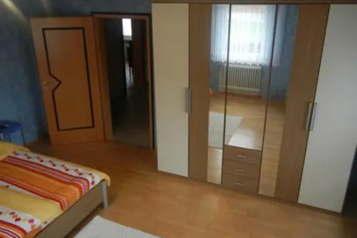 Room 4 of 17