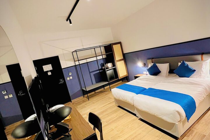 Room 25 of 58