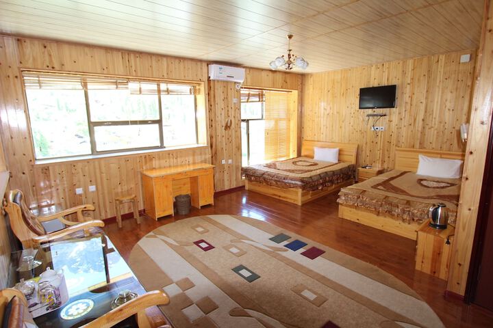 Room 4 of 9