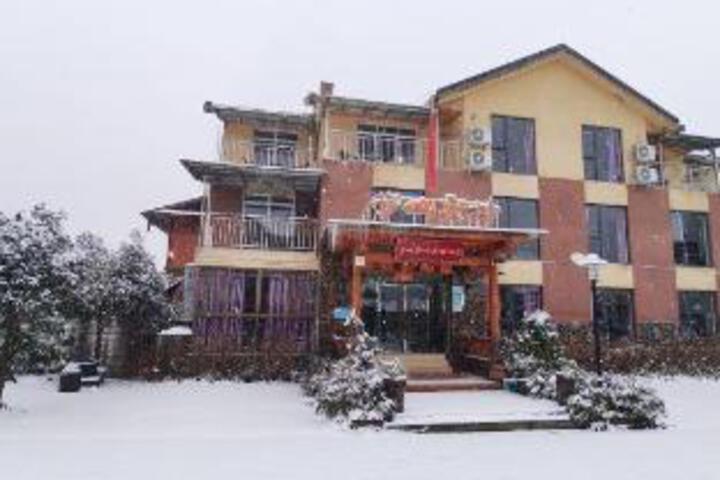 Emeishan Banshan Yunling Resort Hotel