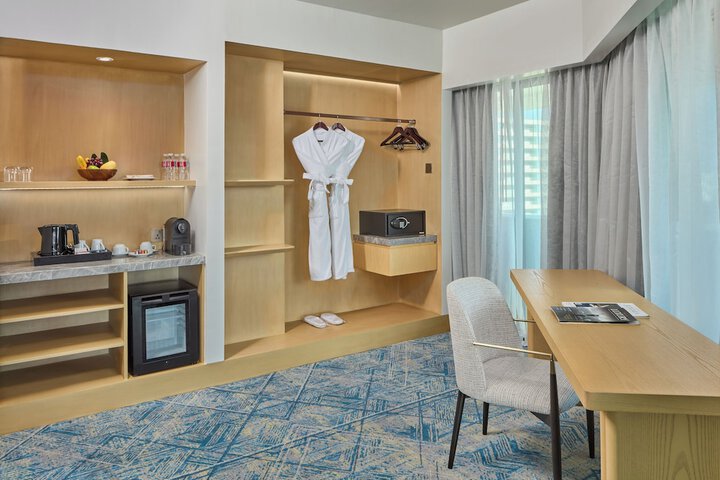 Room 10 of 103