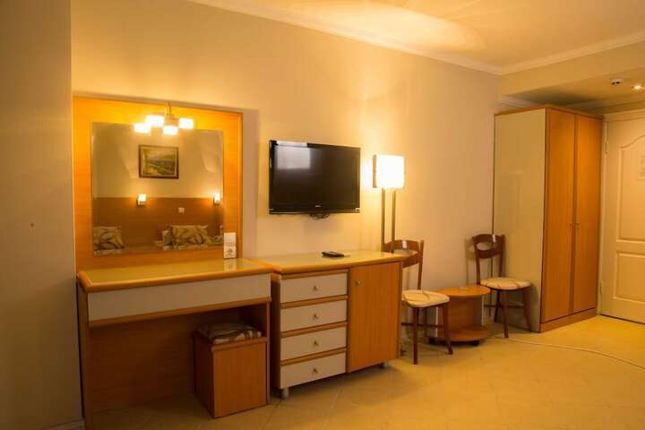 Room 9 of 34