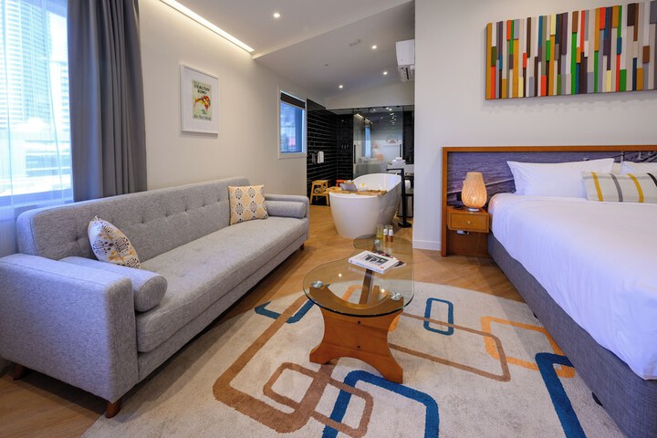 Room 27 of 72