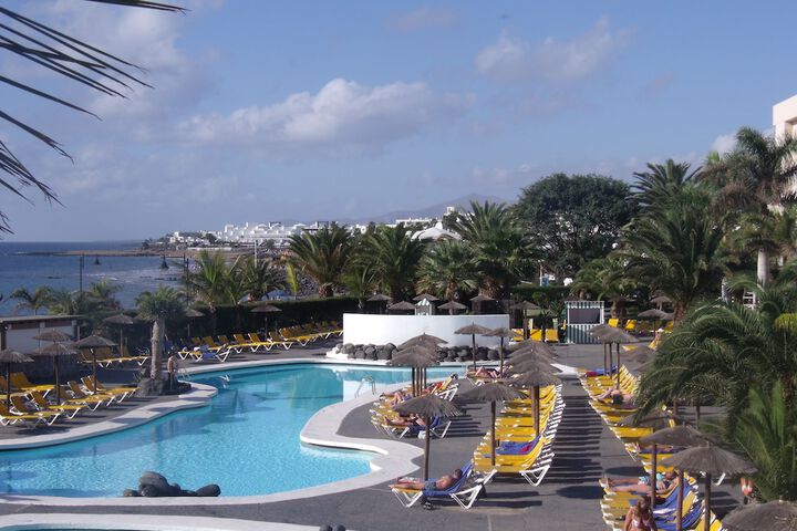 Hotel Pool