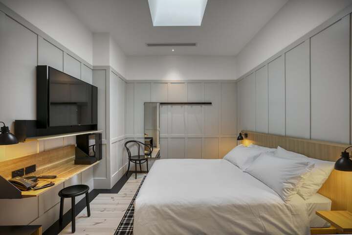 Room 6 of 34