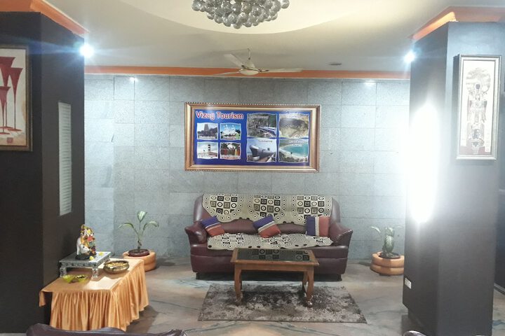 Exterior of Hotel Manikanta Residency