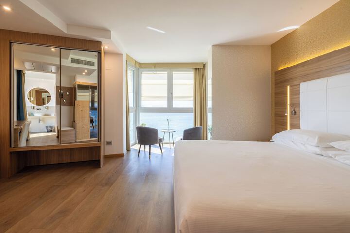Room 27 of 63