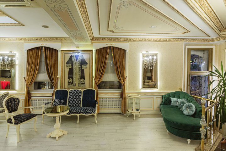 Entrance & Lobby