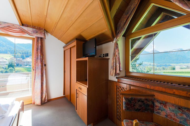 Room 6 of 70